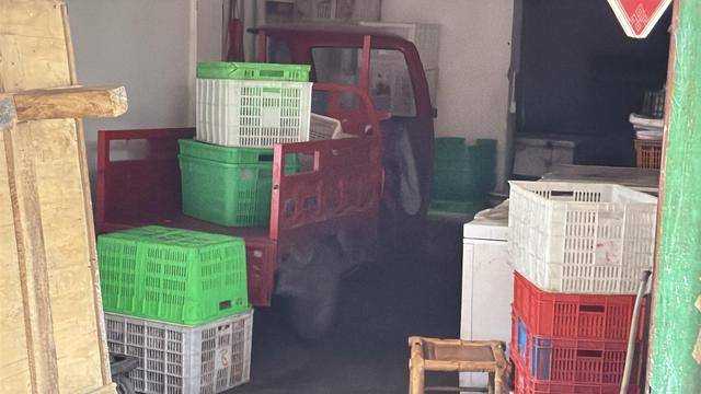 党报调查｜常闭式防火门“不常闭”<strong></p>
<p>防火门
</strong>，农贸市场充电线“拦路”？:防火门
