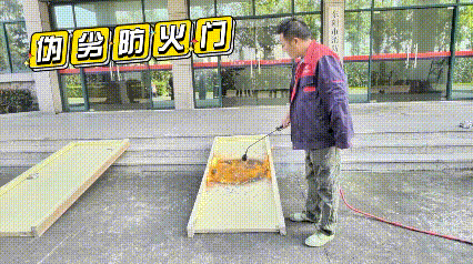 ​假冒伪劣防火门<strong></p>
<p>防火门
</strong>，就是火灾的夺命“帮凶”！:防火门
